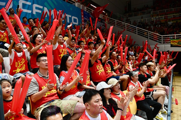 女五联赛浙江临平赛区开赛 揭幕战吸引1500余名球迷助阵